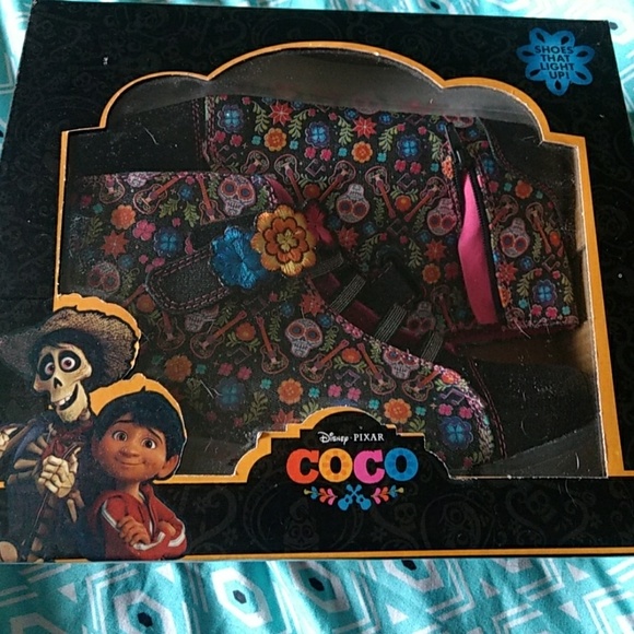 580x580 Disney Shoes Pixar Coco Light Up Tennis Poshmark - Disney Coco Painting
