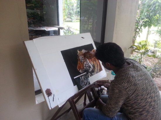 550x413 A Painter Sketching A Ditto Tiger From The Snap - Ditto Painting