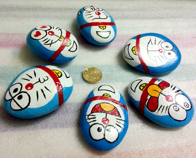 640x517 New Hand Painted Creative Folk Art Stone Doraemon For Gifts - Doraemon Painting