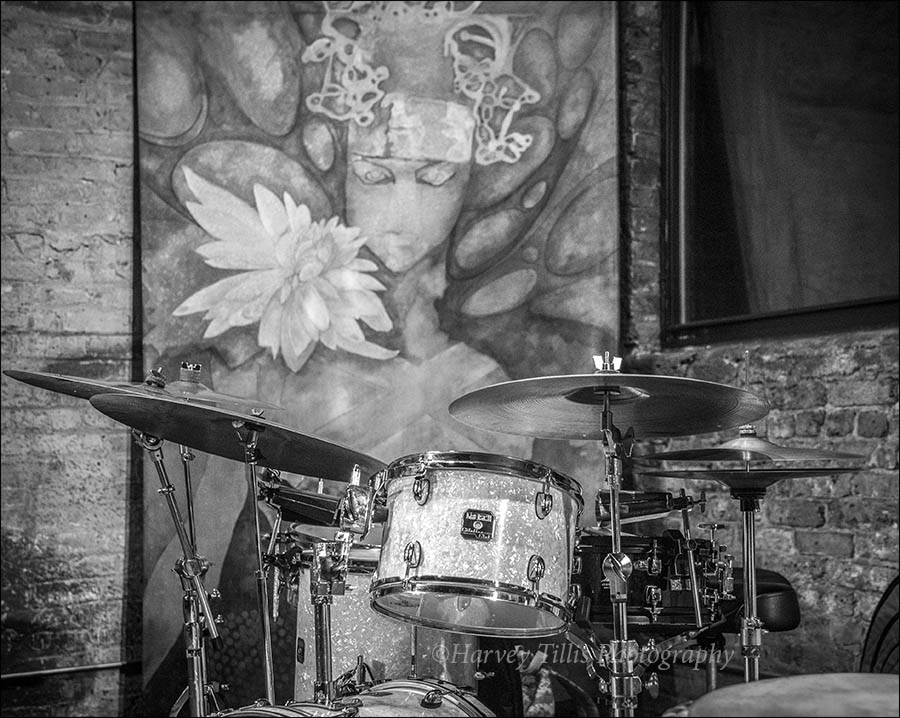 900x718 Still Life With Drum Set, Painting, And Bricks - Drum Set Painting