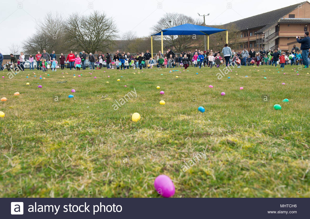 1300x917 Children Hunt For Easter Eggs During The 423rd Force Support - Easter Painting Activities
