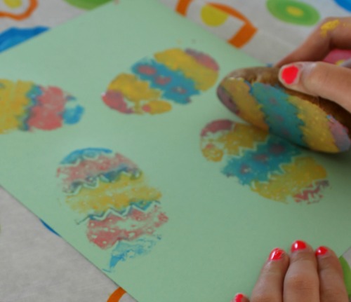 500x431 Diy Potato Stamp Easter Eggs - Easter Painting Activities