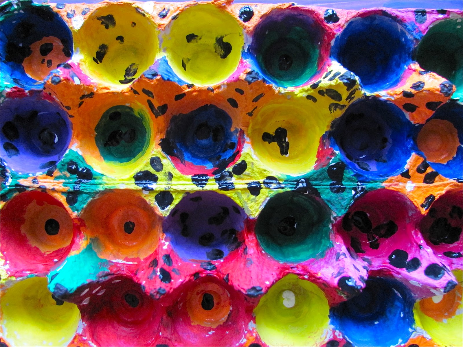 1600x1200 The Chocolate Muffin Tree Egg Carton Paintings - Egg Carton Painting