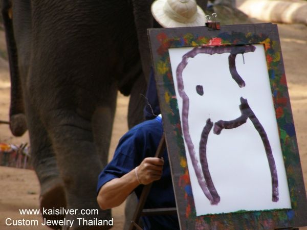600x450 This Elephant Expresses His Self Through His Art Amp Paints - Elephant Painting Thailand