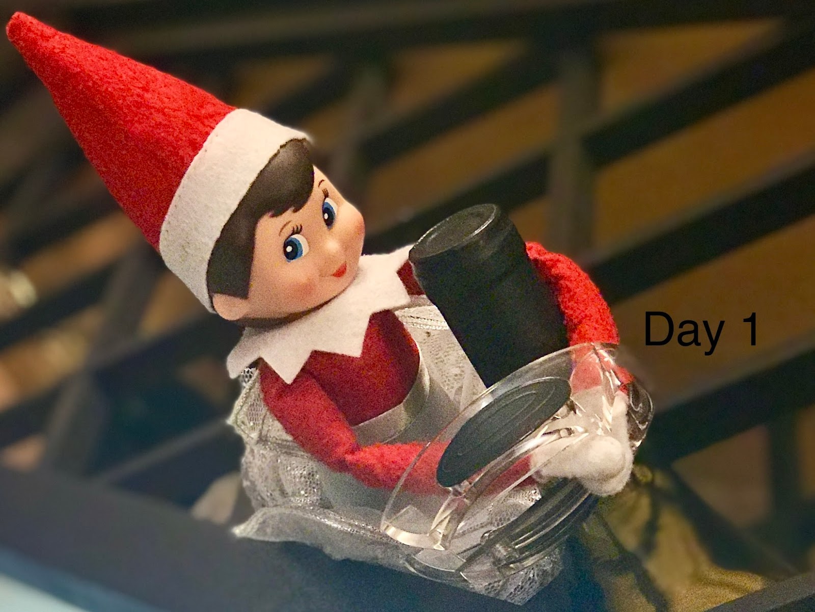 1600x1201 Mommy Mia Monologues Elf On The Shelf - Elf On The Shelf Painting