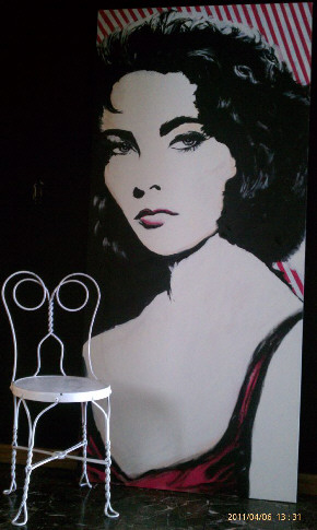 290x485 The Case Of The Missing Elizabeth Taylor Painting - Elizabeth Taylor Painting