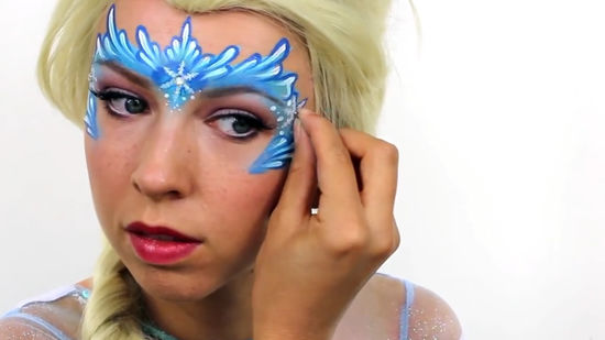 550x309 How To Face Paint Elsa From Frozen 12 Steps (With Pictures) - Elsa Painting