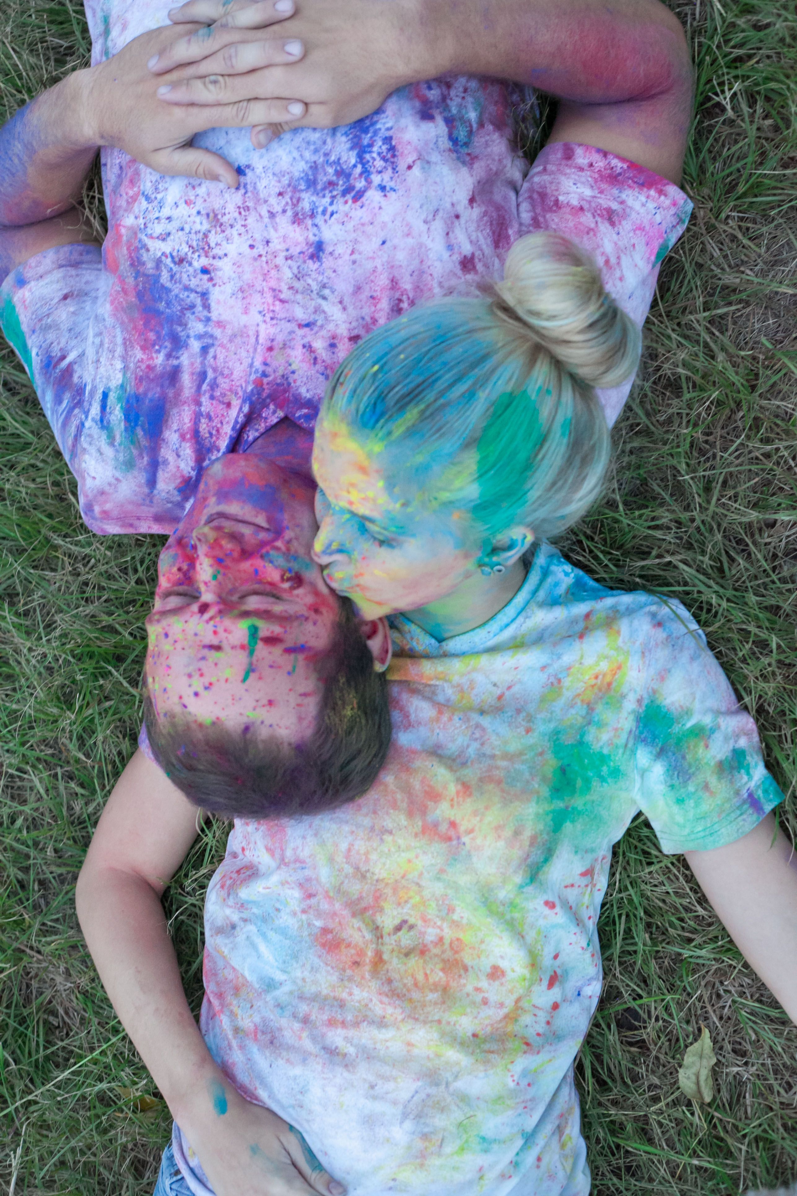 2574x3861 Colorful Kisses, Paint Splatter Engagement Session Kelly Ginn - Engagement Painting