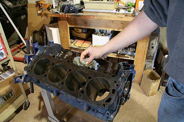 600x400 How To Paint An Engine - Engine Painting