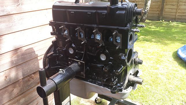 644x362 Painting The Engine Ford Capri 1.6 - Engine Painting