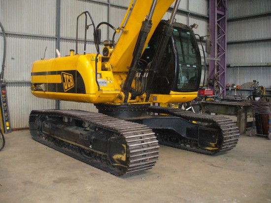 550x412 Excavator Repairs Fechner Engineering - Excavator Painting