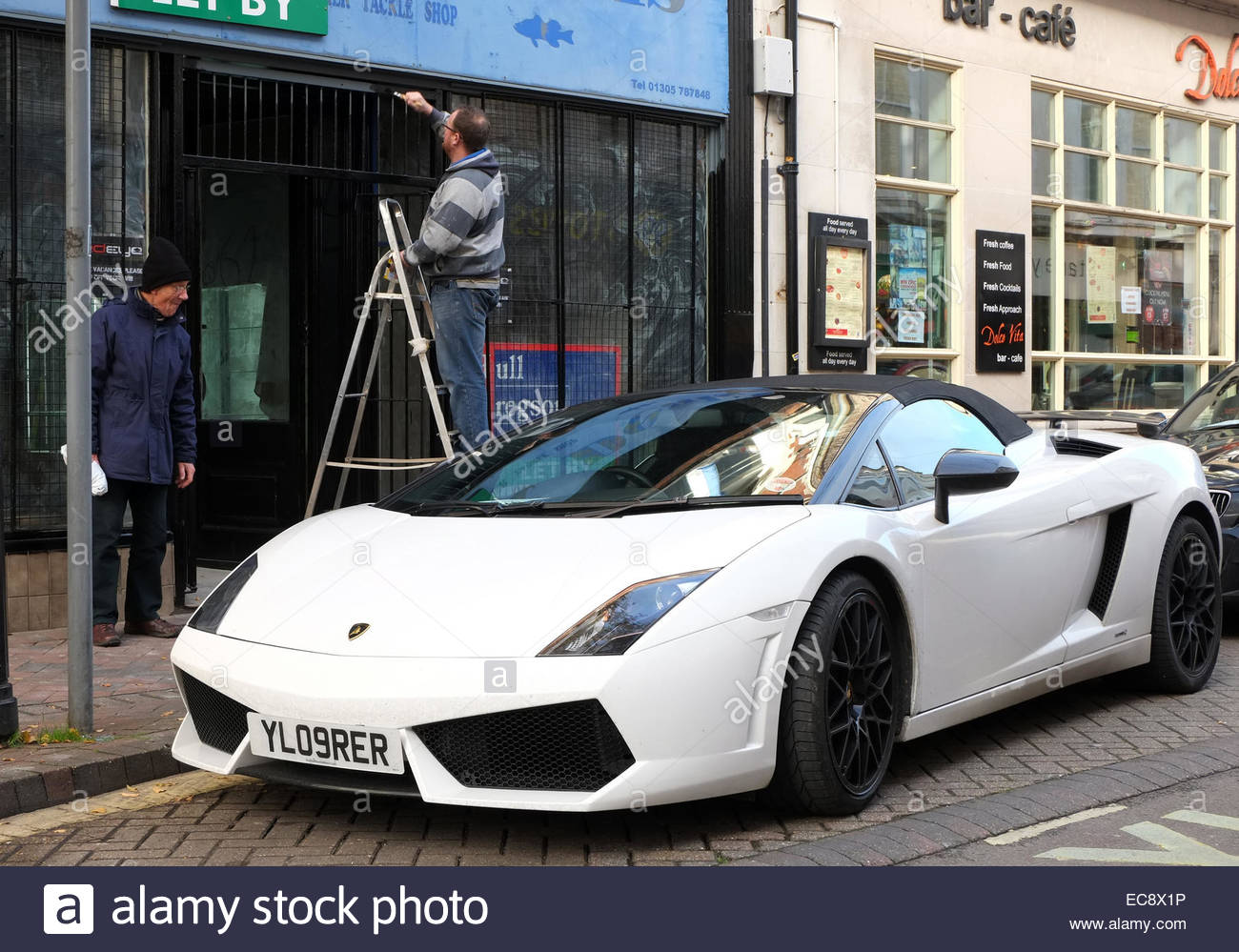 1300x999 Old Mannd Man Painting Shop Front Besiden Exotic Car, - Exotic Car Painting