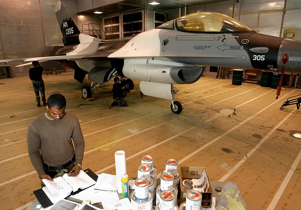 970x675 Kunsan Airmen Paint First Arctic F 16 For Eielson - F 16 Painting