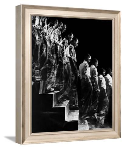 408x488 Marcel Duchamp Walking Down Stairs In Exposure Of Famous Painting - Famous Staircase Painting