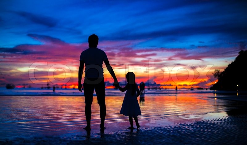 800x469 Father And Daughter Silhouettes In The Sunset The Beach - Father Daughter Painting
