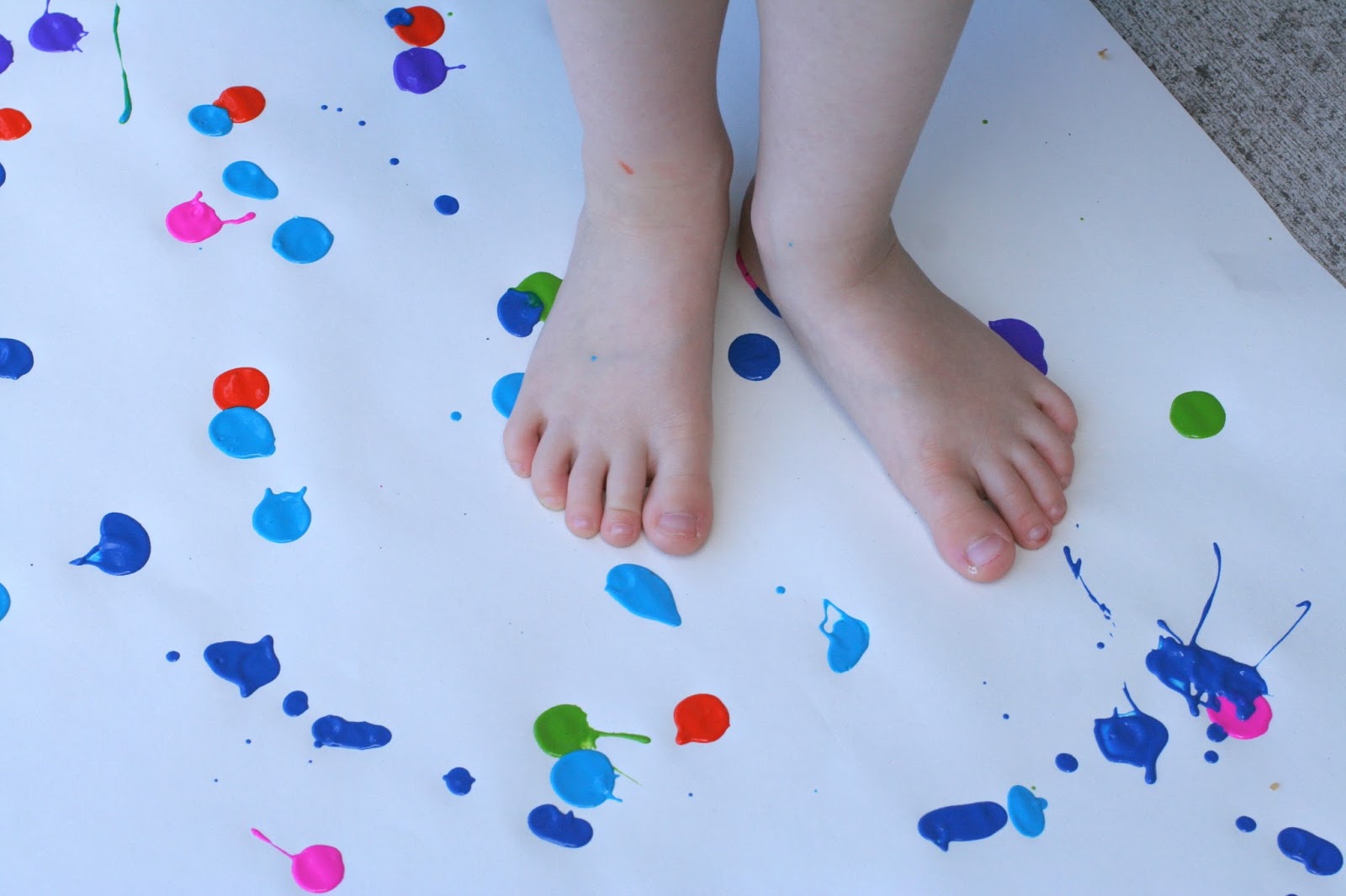 1600x1066 Big Art Painting With Your Feet! - Feet Painting