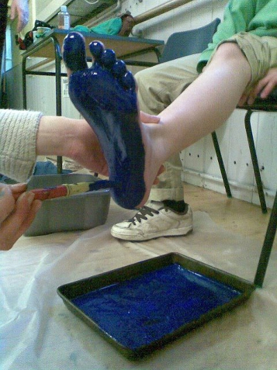 400x533 Blue Feet Painting Khushi Feet - Feet Painting