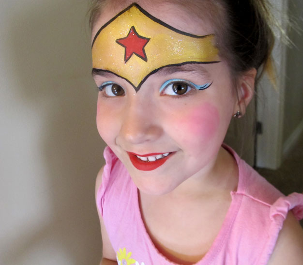 626x547 Wonder Woman Face Paint - Female Face Painting