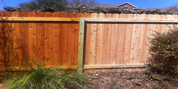 600x300 How To Paint Exterior Fence (Best Way) - Fence Painting