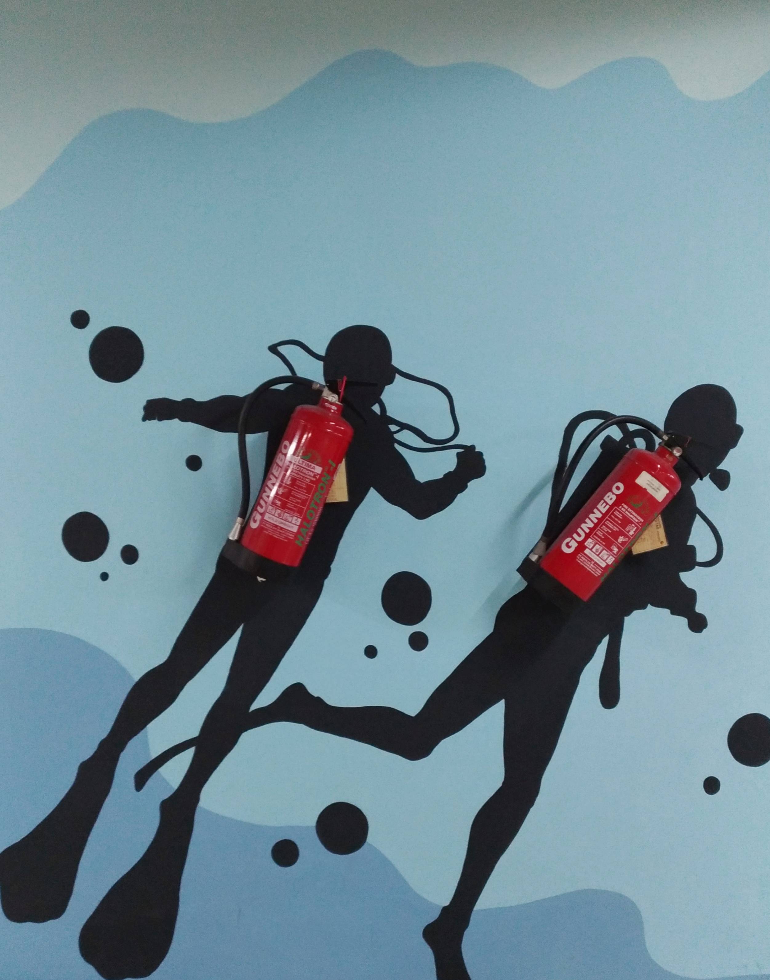 2503x3187 This Wall Painted To Make The Fire Extinguishers Look Like Diving - Fire Extinguisher Painting