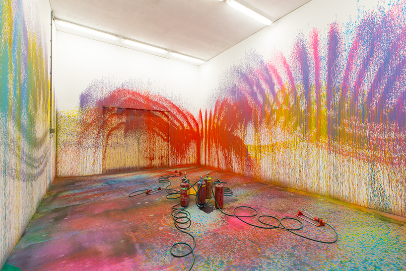818x545 Five Fire Extinguishers Become Impromptu Painters In Rutger De - Fire Extinguisher Painting