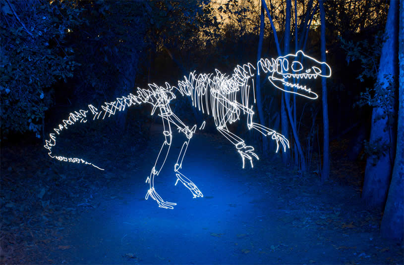 815x536 Light Painting Dinos, Aliens, And Skaters Scene360 - Flashlight Painting