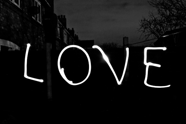 640x427 Quick Tip Show Your Valentine Love With Light Painting - Flashlight Painting