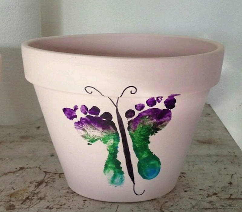 800x700 14 Wonderfully Artistic Hand Painted Flower Pots - Flower Pot Painting