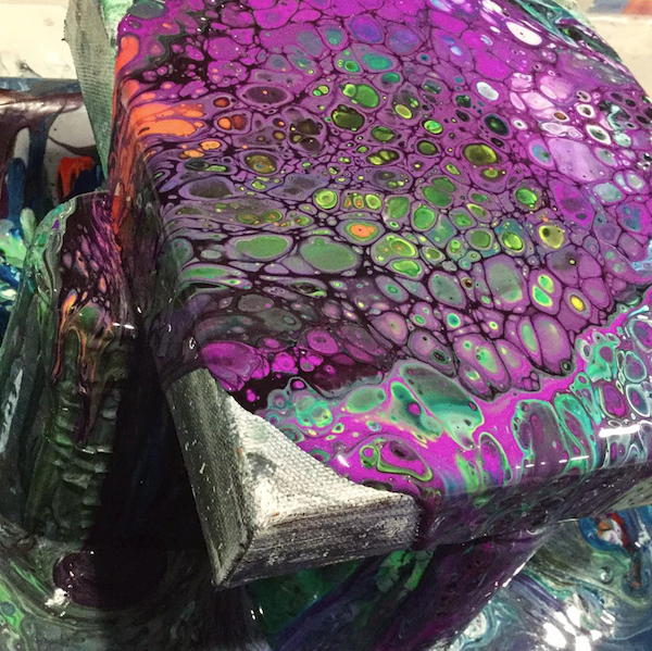 600x599 Watch Artist's Immensely Satisfying Fluid Painting Process Will - Fluid Art Painting