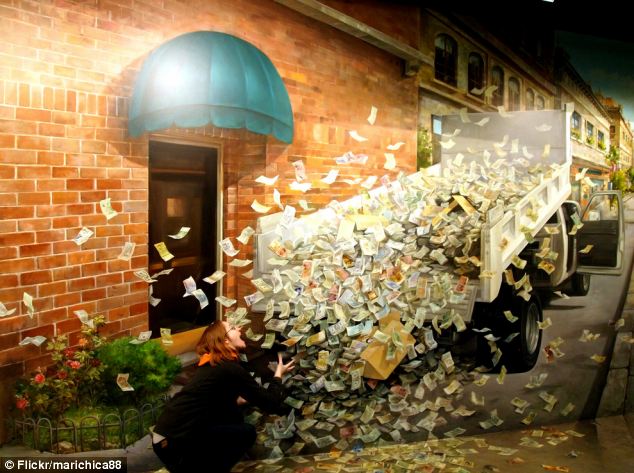 634x473 Trick Eye Museum Lets Visitors Become Part Of The Masterpieces - Fool The Eye Painting