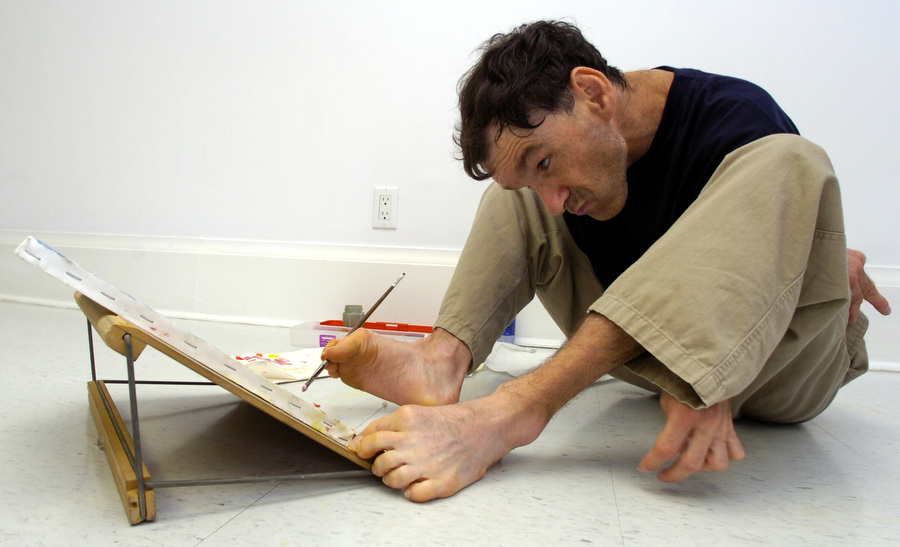 900x547 Recognizing Ability A Foot Artist Followingfeet - Foot Painting