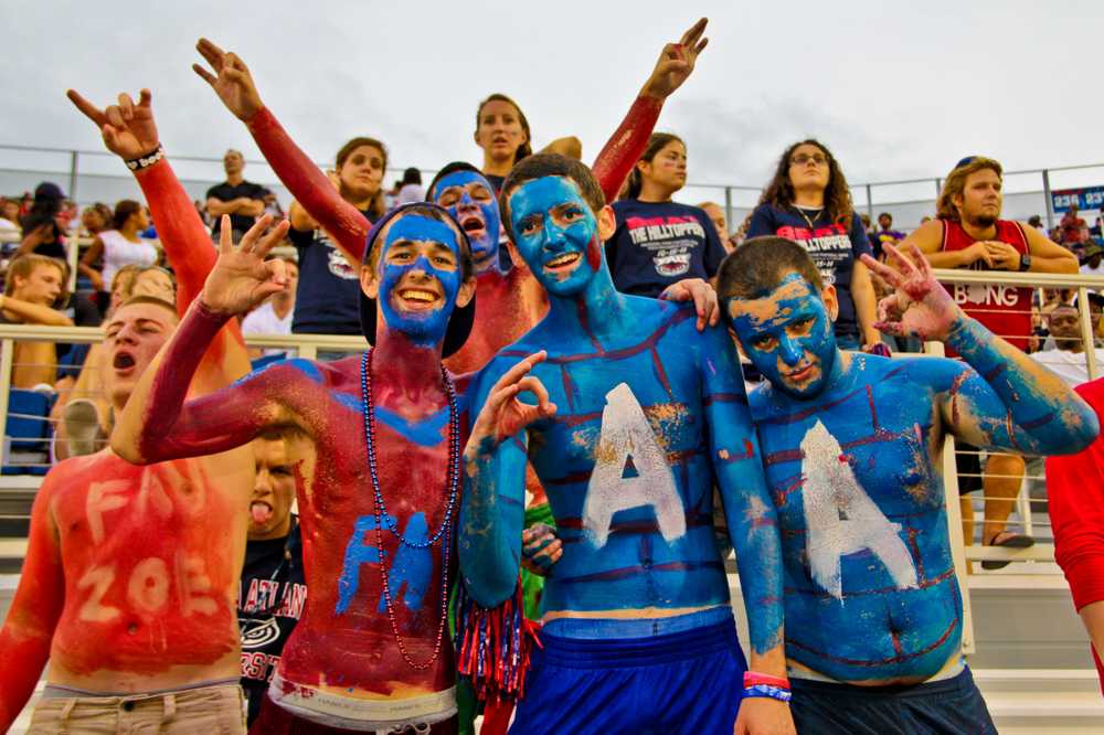 1000x666 Student Section Filled With Fun - Football Game Painting