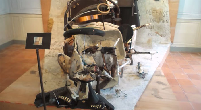 700x385 Mind Bending Illusion Makes A Pile Of Trash Look Like A Portrait - Forced Perspective Painting