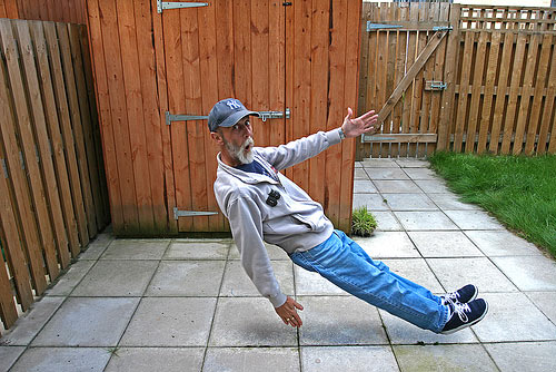 500x334 Top 100 Amazing Forced Perspective Photography In 2011 - Forced Perspective Painting