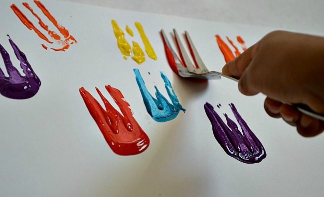 650x396 Spring Art Tulip Painting Fun Littles - Fork Painting