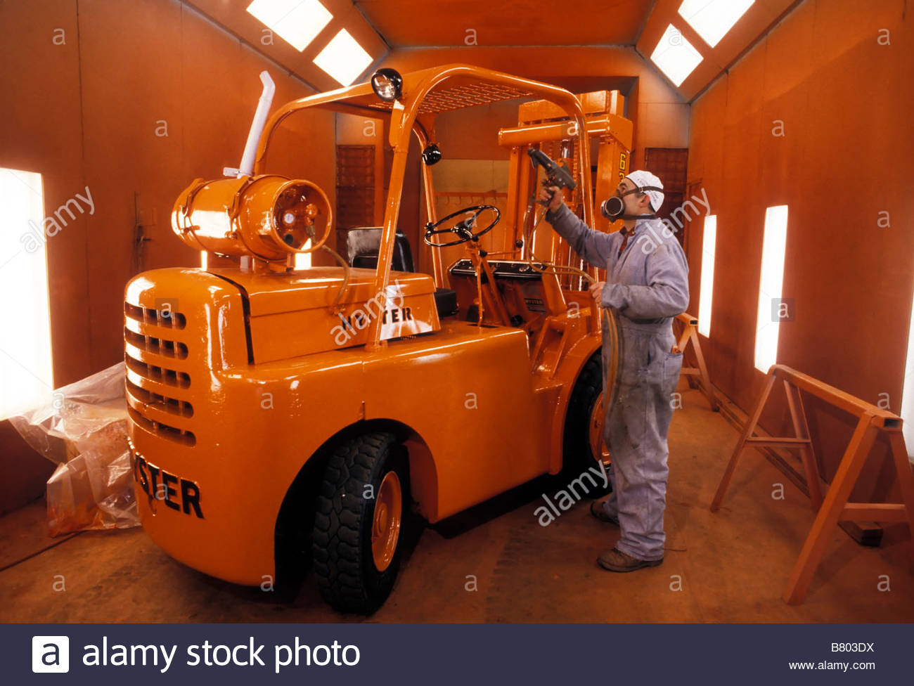 1300x976 Spray Painting A Forklift In Paint Shop Stock Photo 22130358 - Forklift Painting