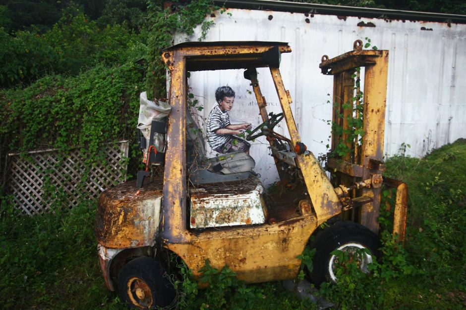 940x627 Christmas Island Street Art Paints A New Picture - Forklift Painting
