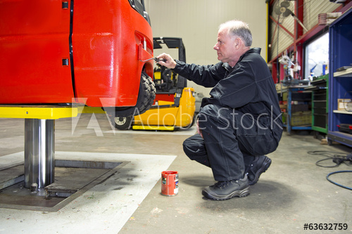 500x333 Forklift Paint Job - Forklift Painting