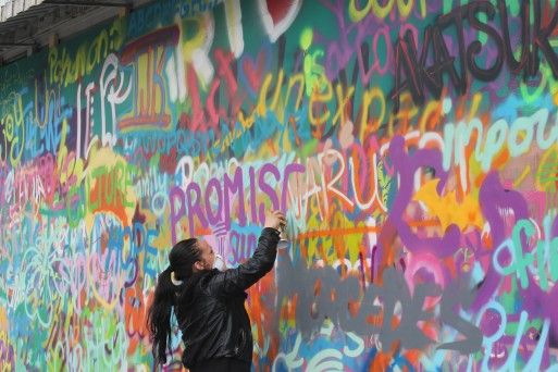 513x342 The Artists Are Using Freestyle Spray Painting And Banksy - Freestyle Painting