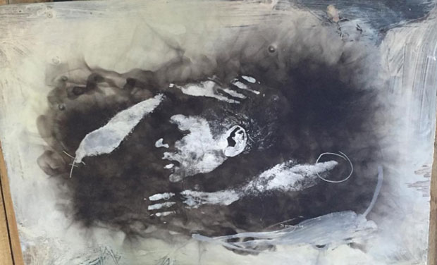 620x376 Stunning Paintings Created With Help Of Fire - Fumage Painting