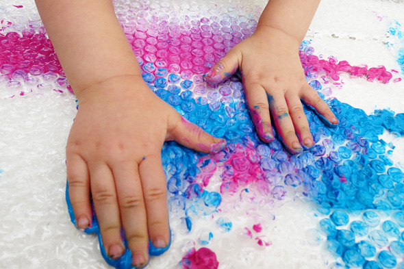 590x393 Sensory Fun Bubble Wrap Finger Painting - Fun Painting For Kids