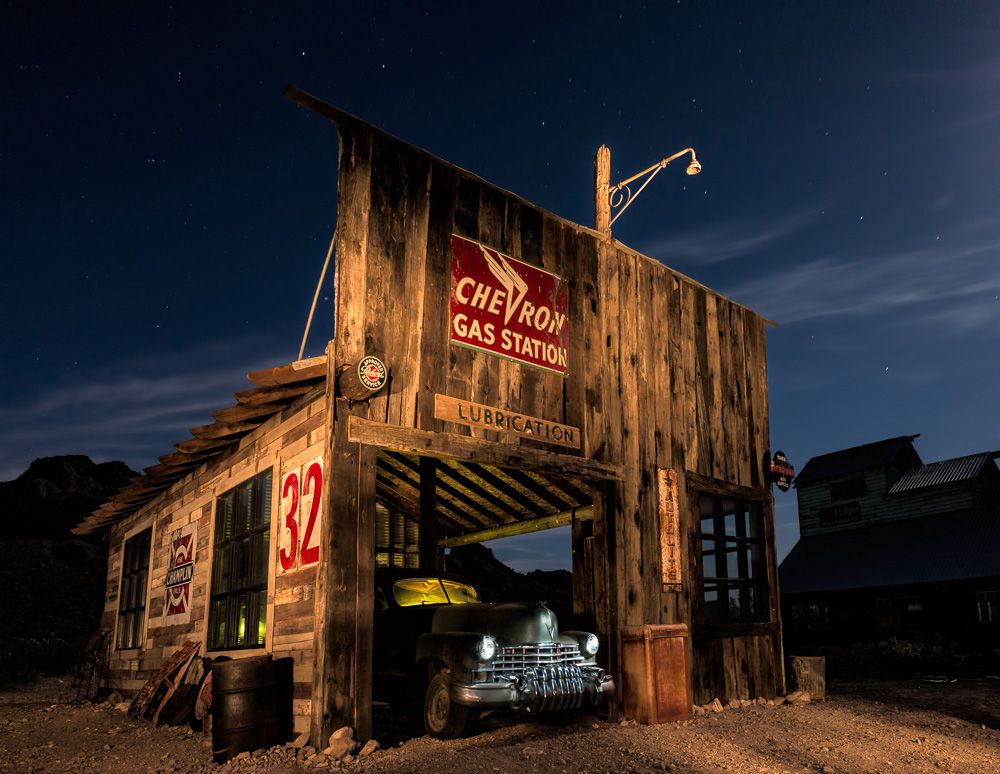 1000x774 Light Painting A Ghost Town - Gas Light Painting