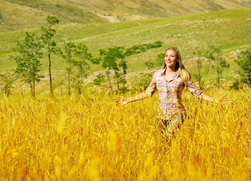 800x577 Woman On Wheat Field Stock Photo Colourbox - Girl In Wheat Field Painting