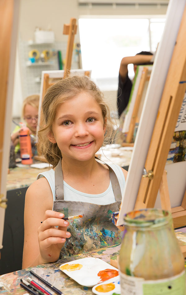 600x950 Lilliangrayartstudio38 Lillian Gray Fine Arts School - Girl Painting A Picture