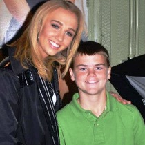 210x210 The Origin Of The Image Of Jesus Painted By The Young Lithuanian - Girl Painting Jesus