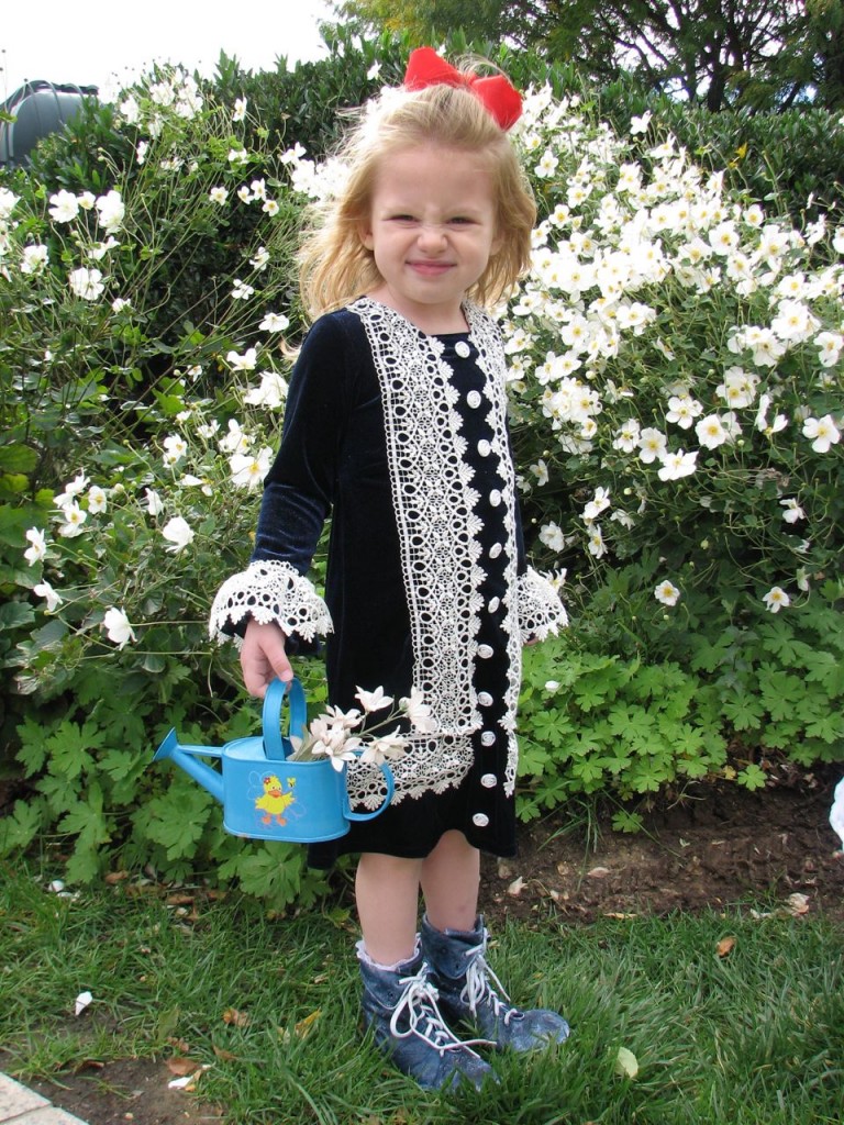 768x1024 Artful Halloween Costumes R U L Y - Girl With Watering Can Painting