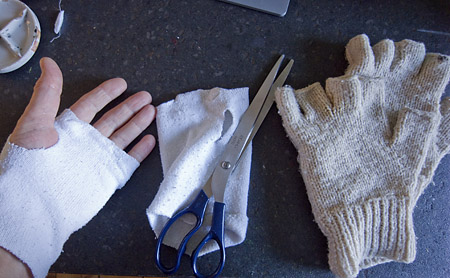 450x278 How To Make Fingerless Painting Gloves - Glove Painting