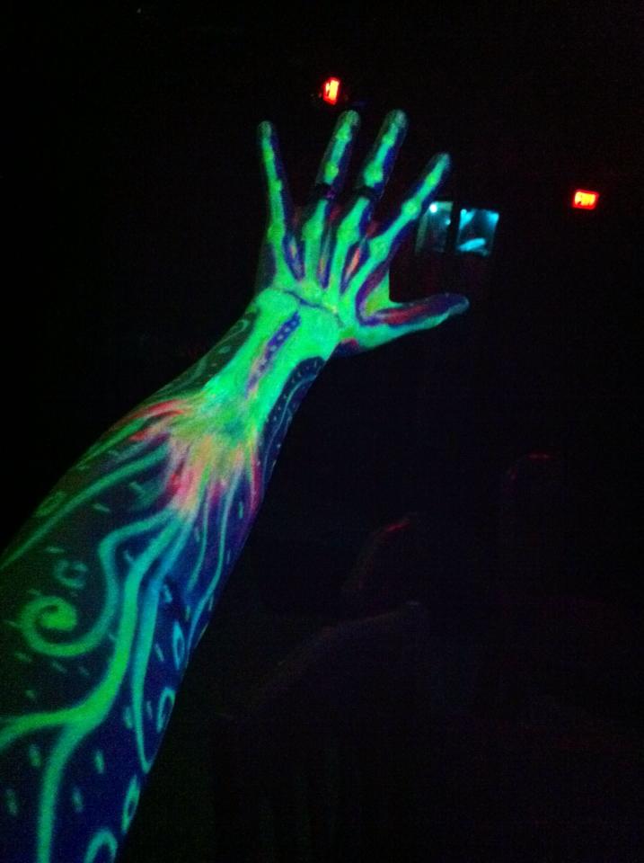 717x960 Glow Paint Body Art By Zomey896 - Glow Art Painting