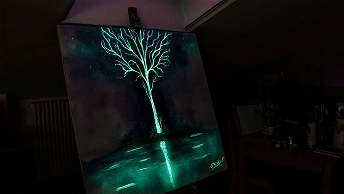 700x394 This Artist Paints With Light And It Looks Dazzling Bored Panda - Glow Art Painting