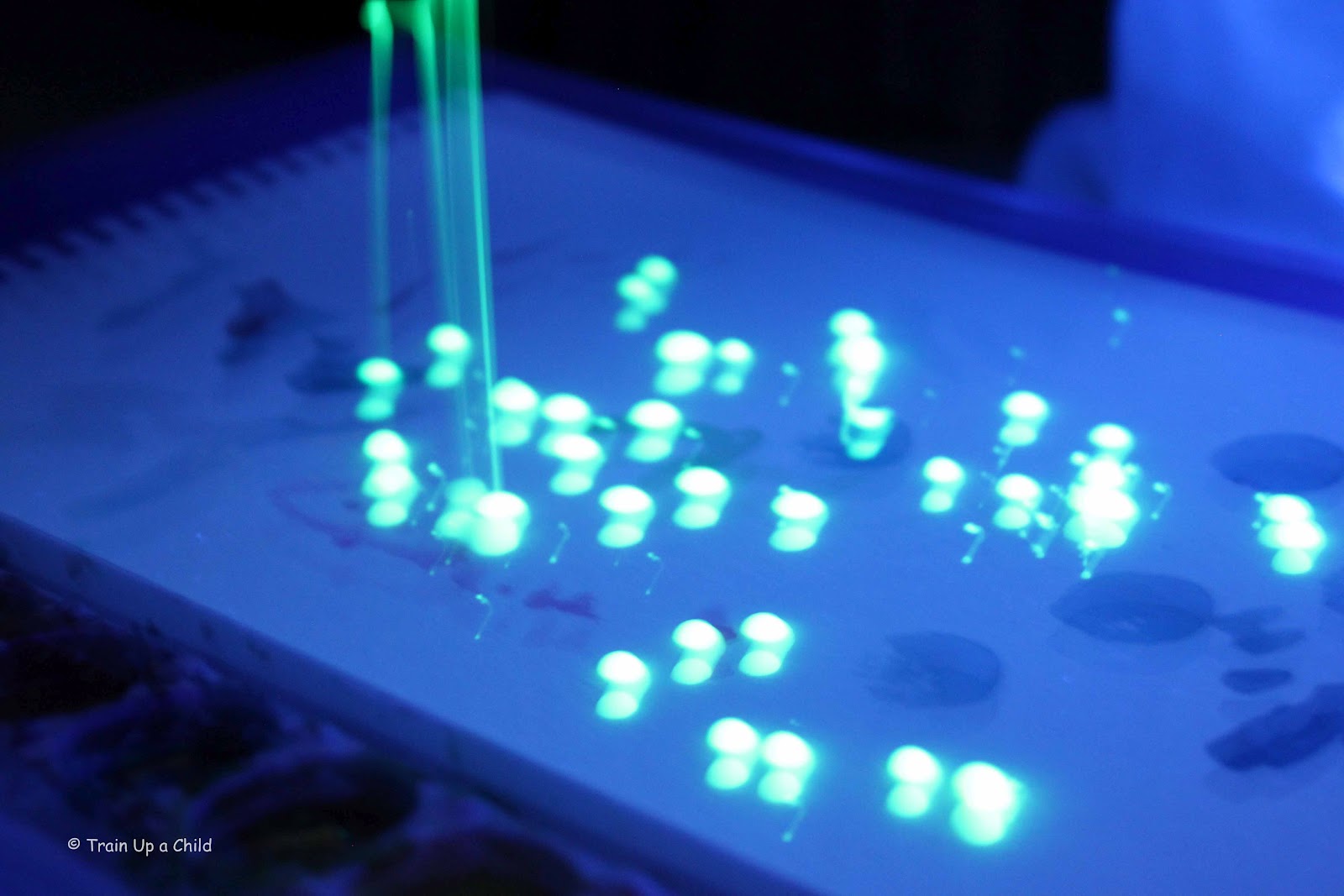 1600x1067 Homemade Glowing Paint ~ Learn Play Imagine - Glow Painting